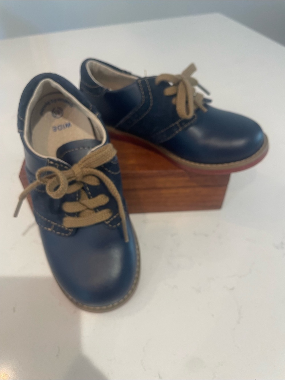 FootMates Navy Kids Dress Shoes with Tan Laces, size 10.5 wide